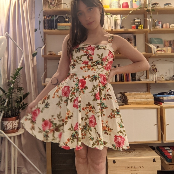 Floral pinup dress - Picture 2 of 4